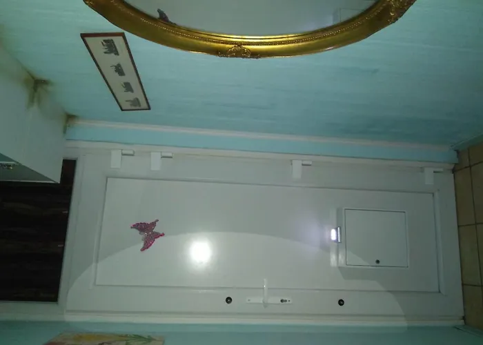 Room In House - 2 Floors 2 Bedrooms Near Central Station